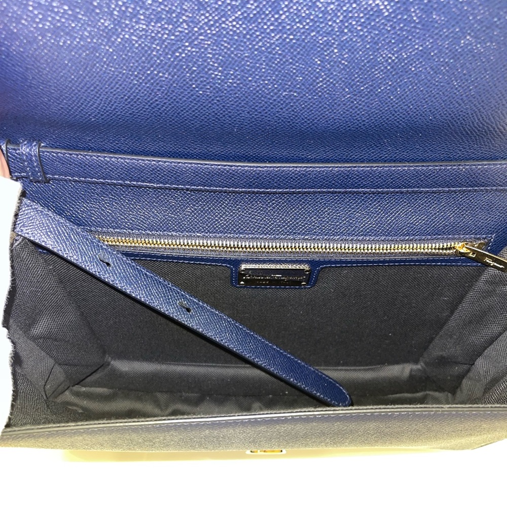 Salvatore ferragamo purse . Brand new never used comes with dust bag - Picture 4 of 5